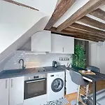 1612 B - Best deal in Pigalle