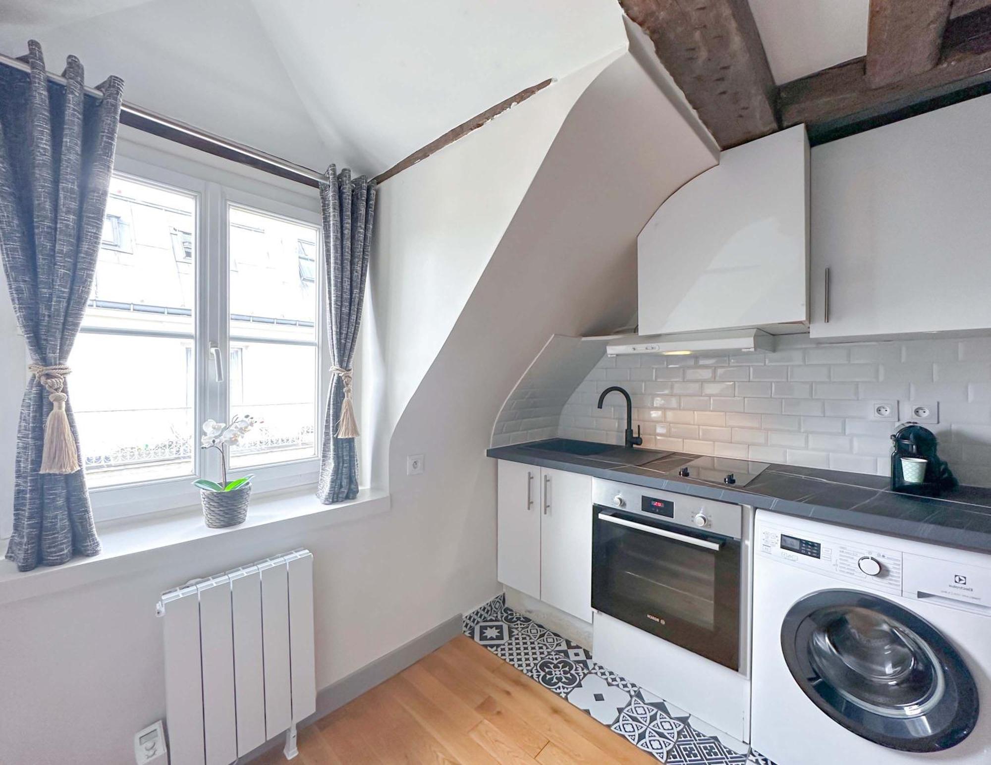 1612 B - In Pigalle Apartment