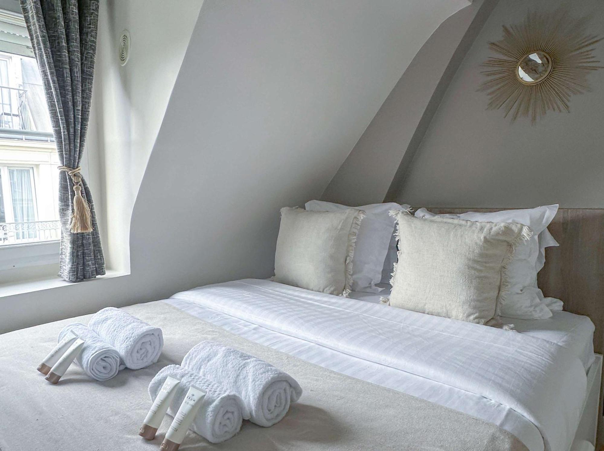 1612 B - In Pigalle Apartment *